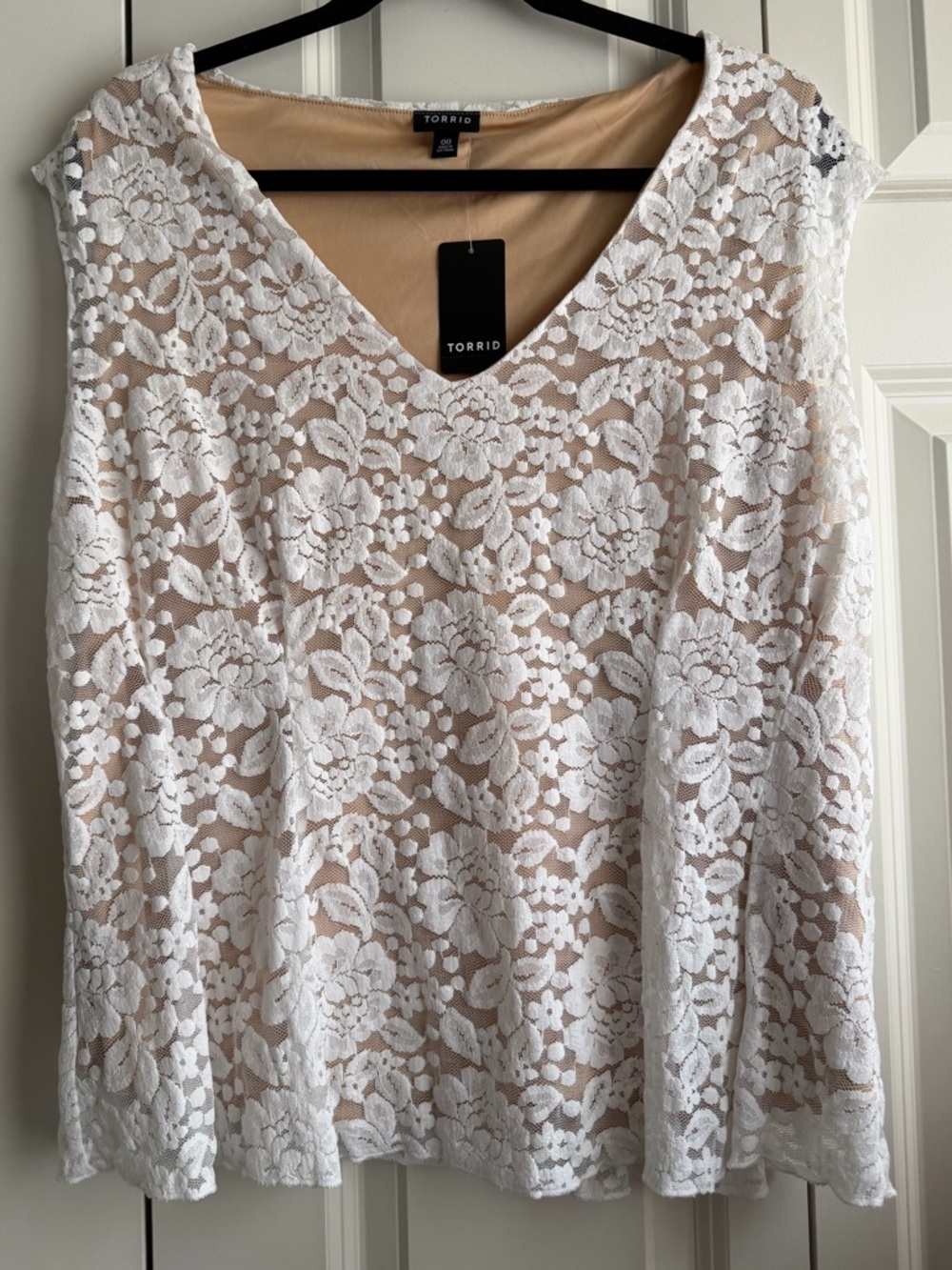 NWT Torrid sheer lace cap sleeve top. Size 00.